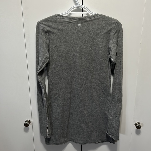 Lululemon Every Yogi Long Sleeve  Reversible Size 8 - Picture 3 of 5